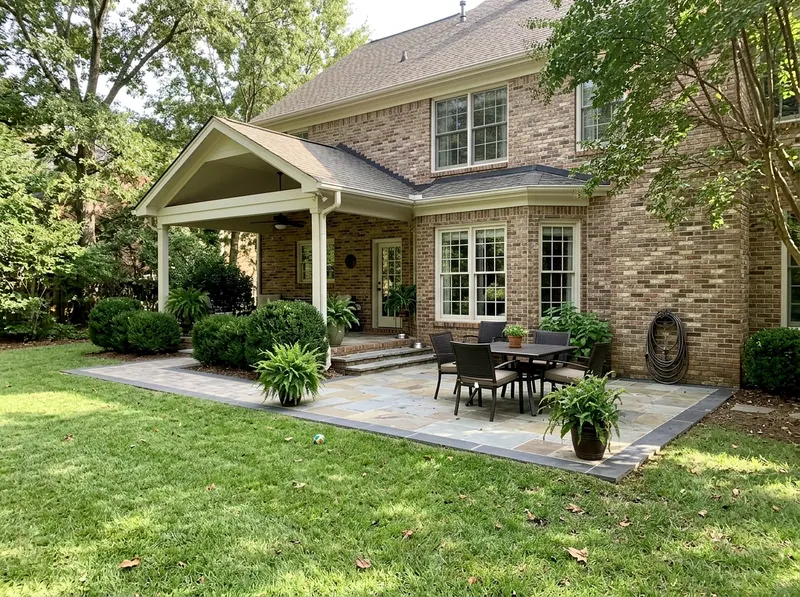 200 sq ft Charcoal Natural stone Traditional pavers & patio